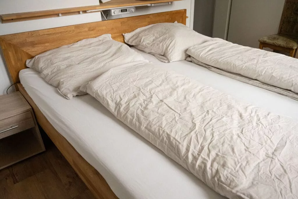 86479-Bedroom