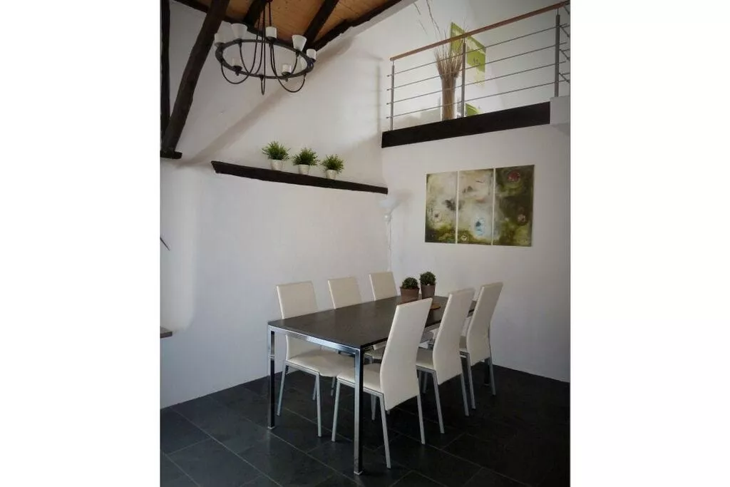 136702-Dining room