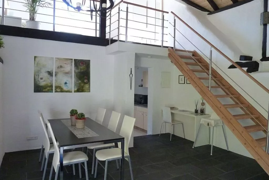 136702-Dining room
