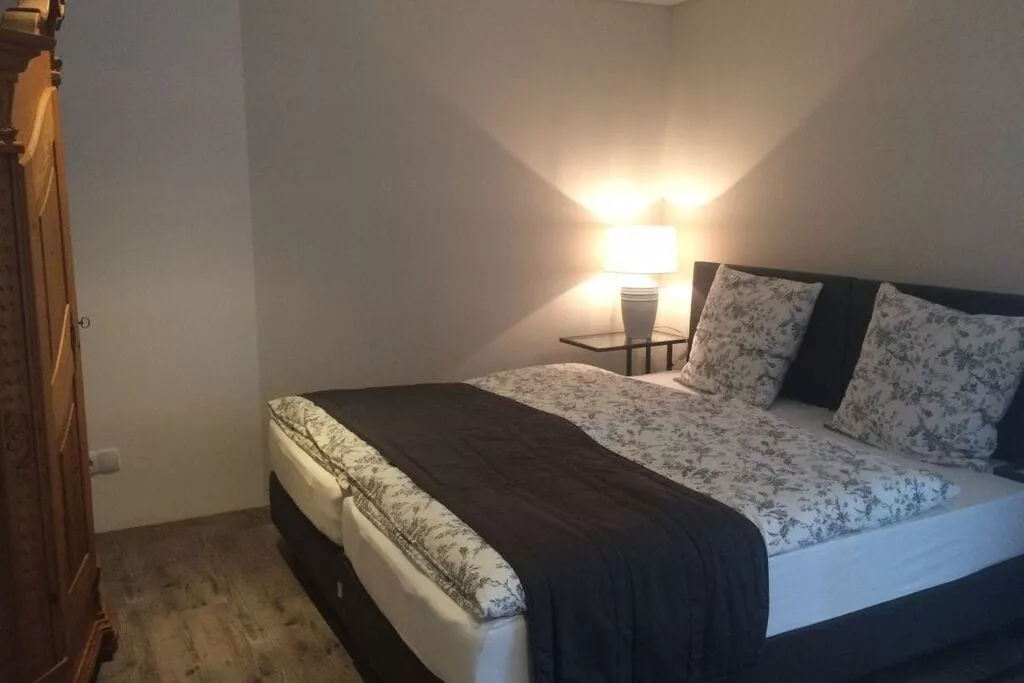 96751-Bedroom
