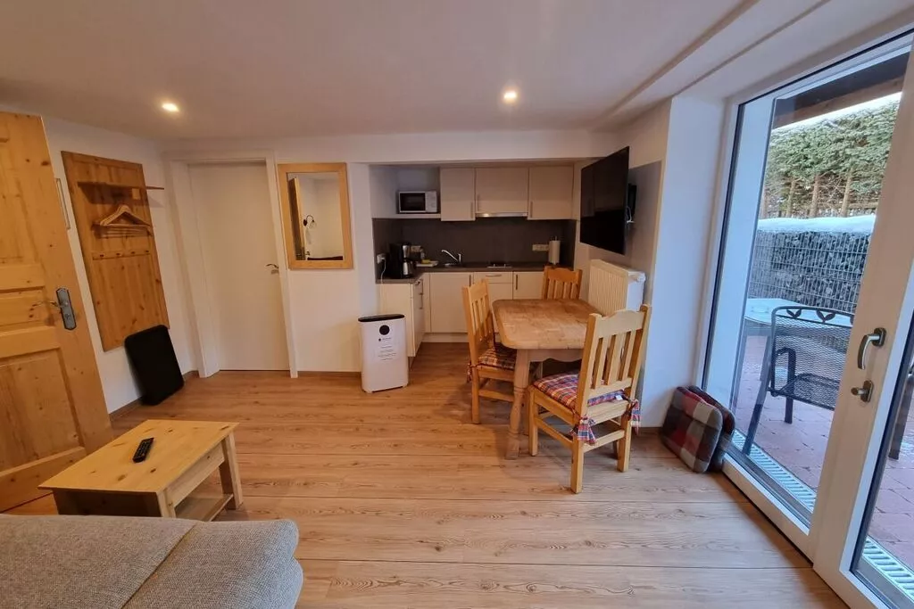 78110-Living room
