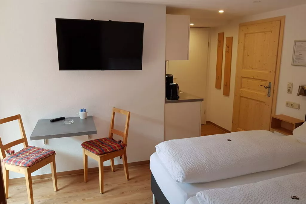 78110-Bedroom