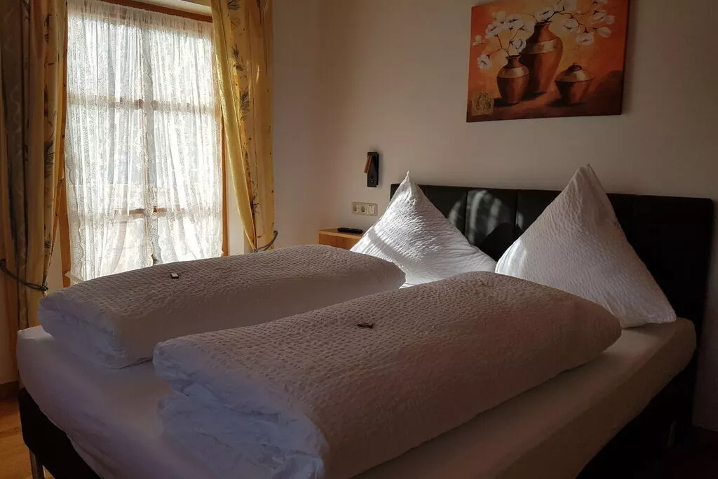 78110-Bedroom