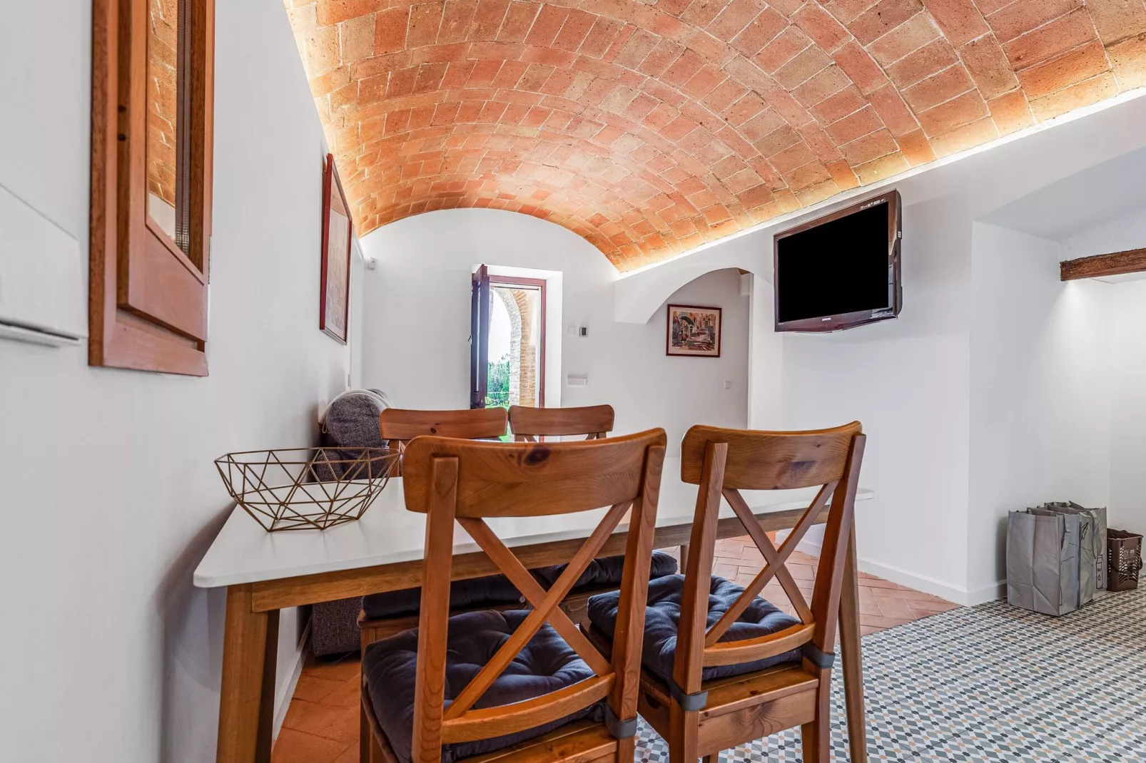 Casa con piscina en Vulpellac-Dining room