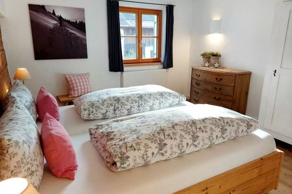 75545-Bedroom