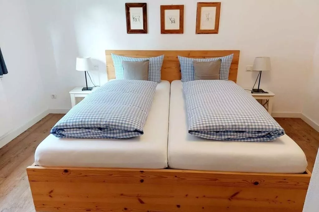 75545-Bedroom