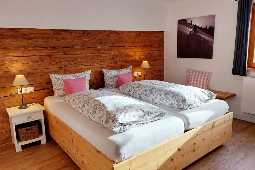 75545-Bedroom