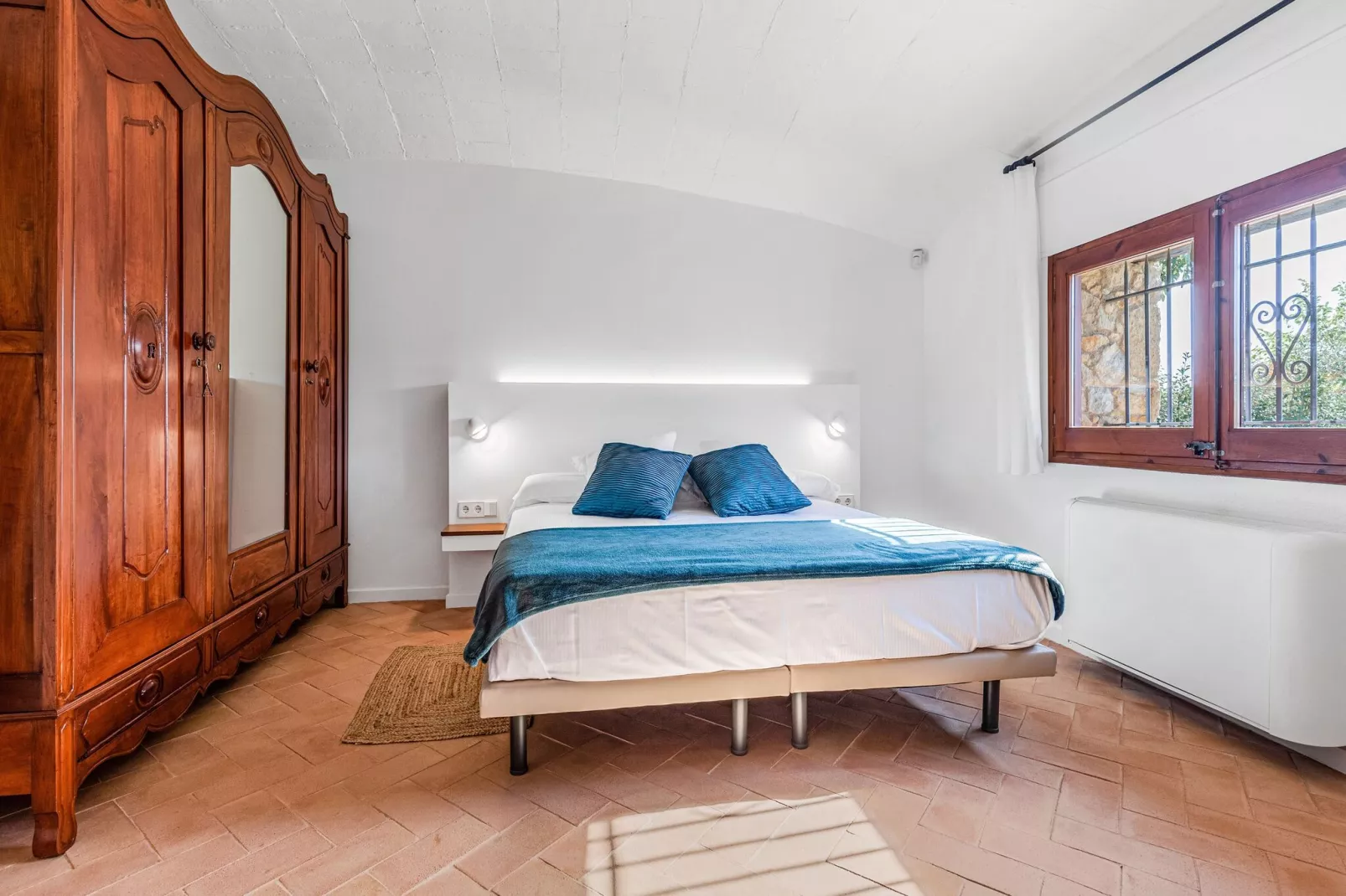 Casa con piscina en Vulpellac-Bedroom