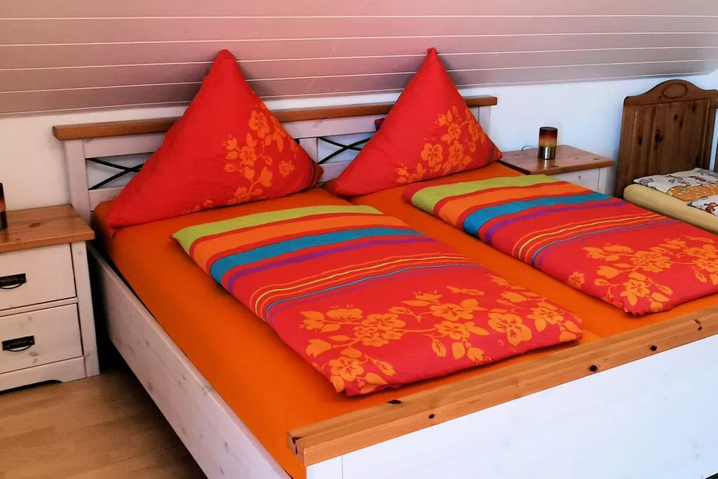81399-Bedroom