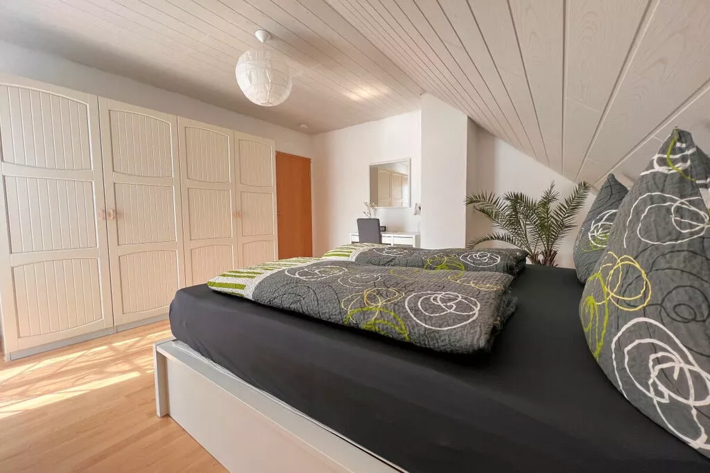 81399-Bedroom
