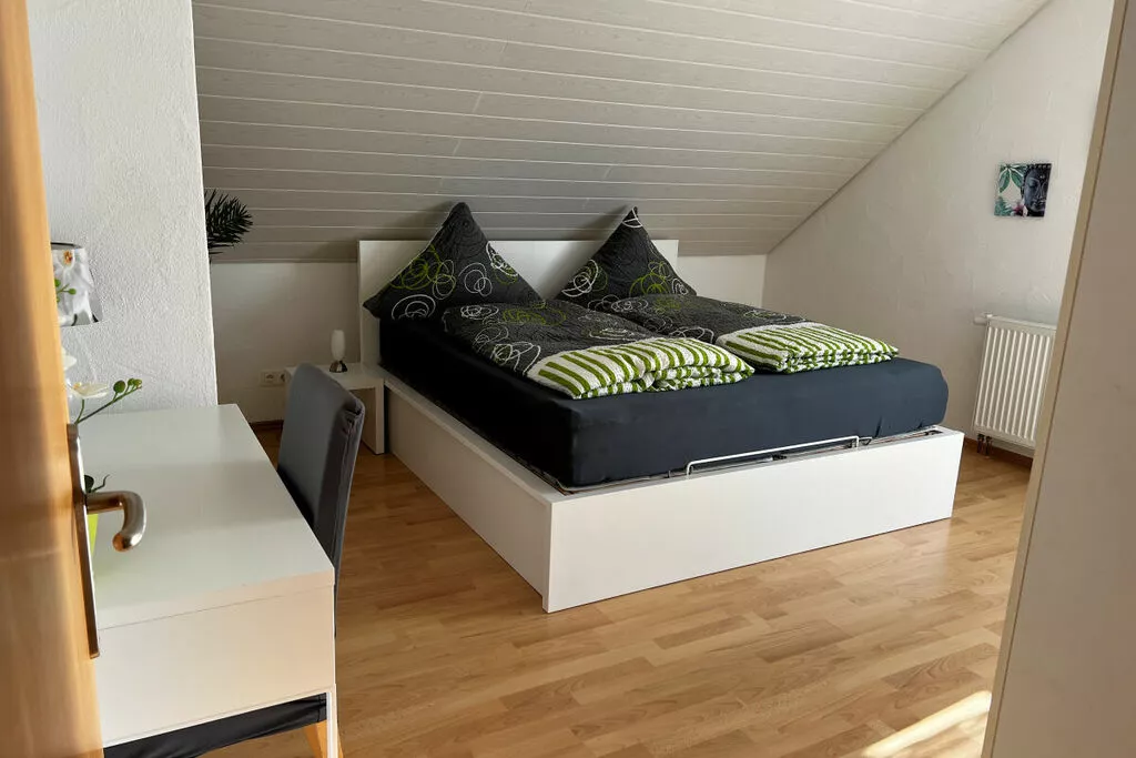 81399-Bedroom
