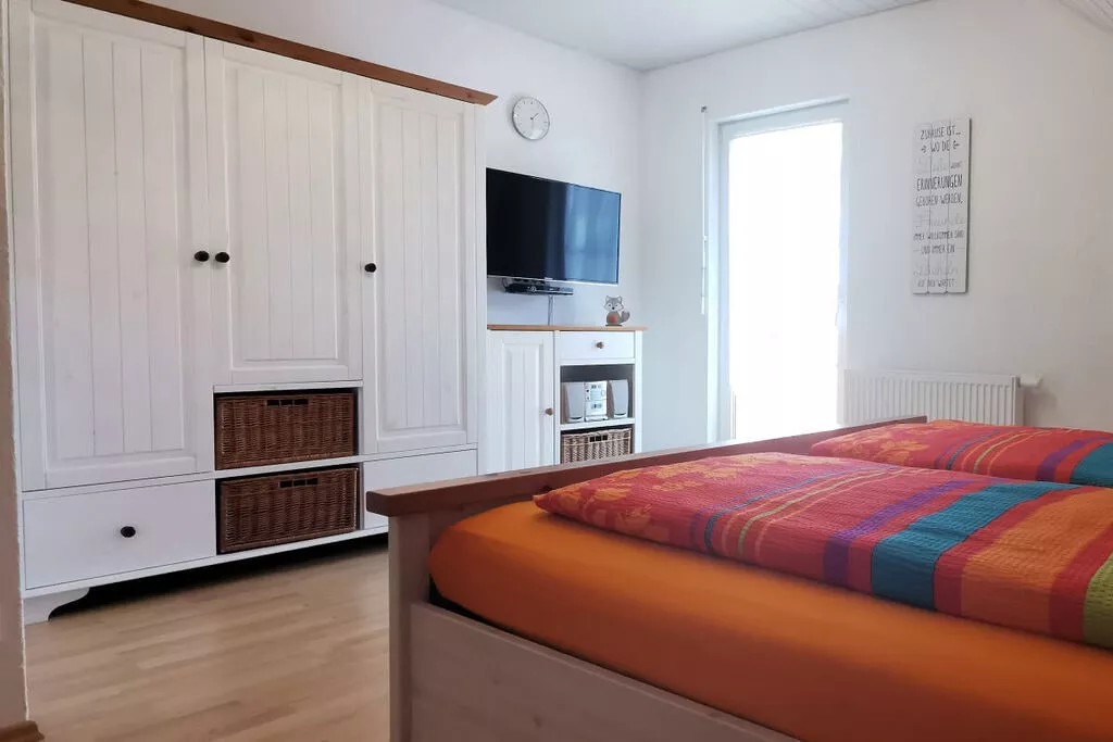 81399-Bedroom