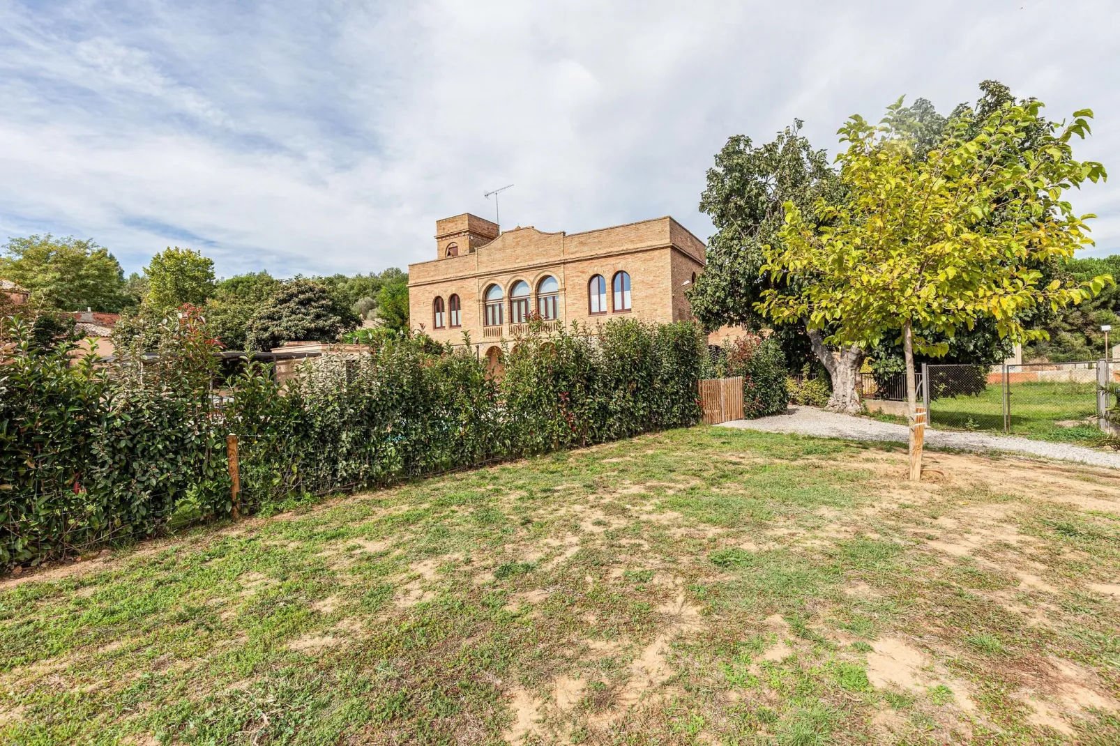 Casa con piscina en Vulpellac-Exterior summer