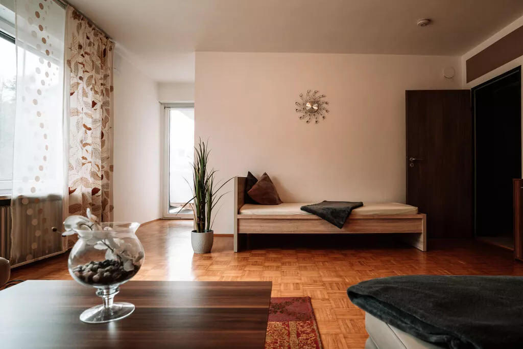 77124-Living room
