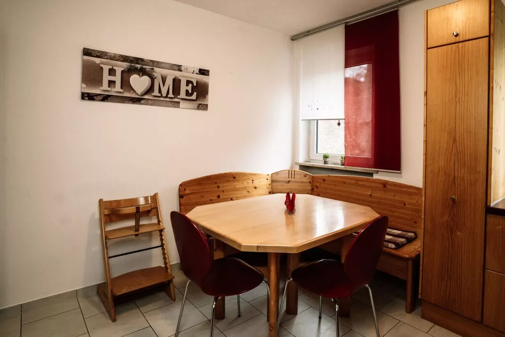 77124-Dining room