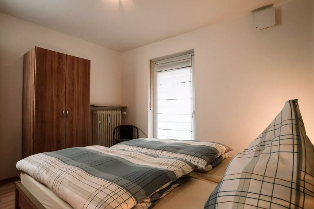 77124-Bedroom