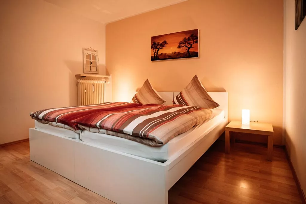 77124-Bedroom