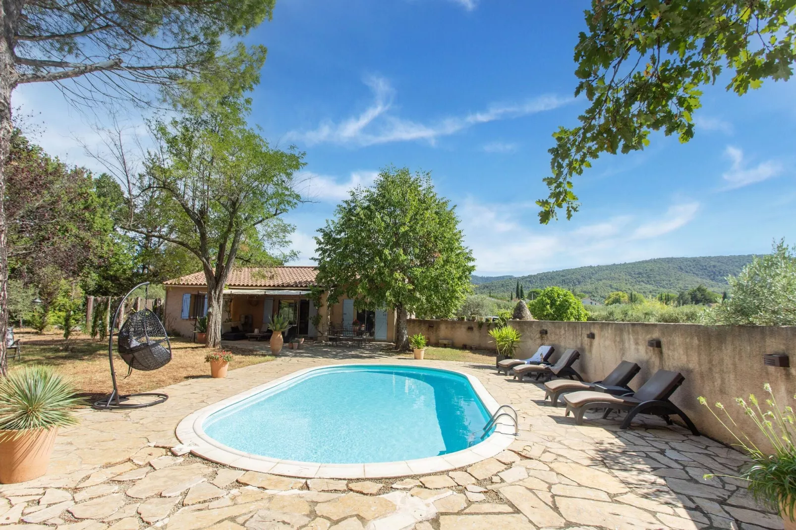 Les Roses-Pool