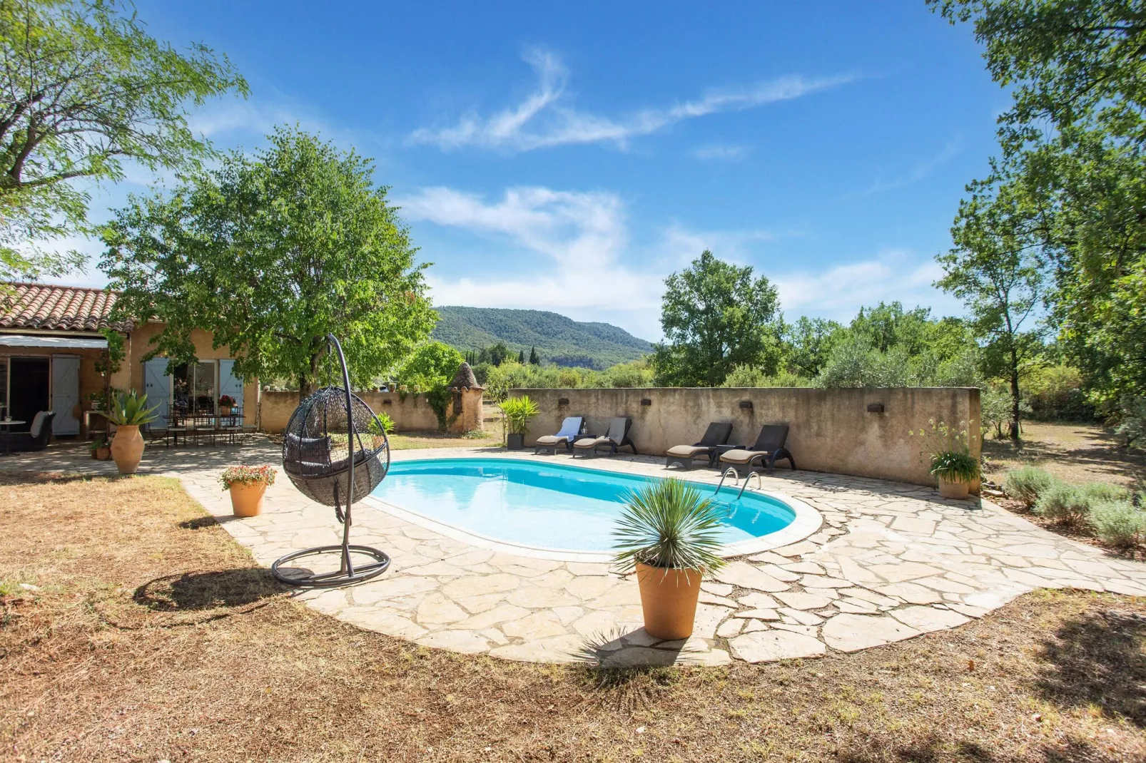 Les Roses-Pool