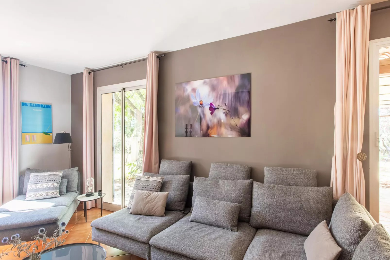 Les Roses-Living room