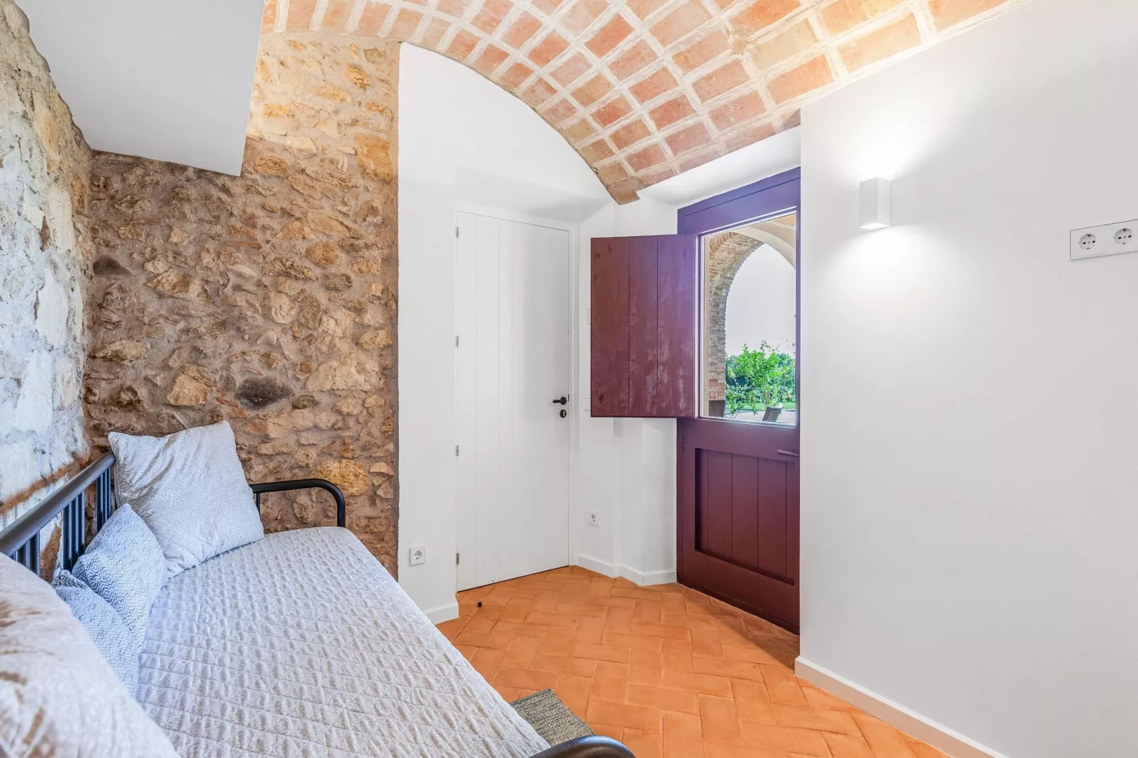Casa con piscina en Vulpellac-Living room
