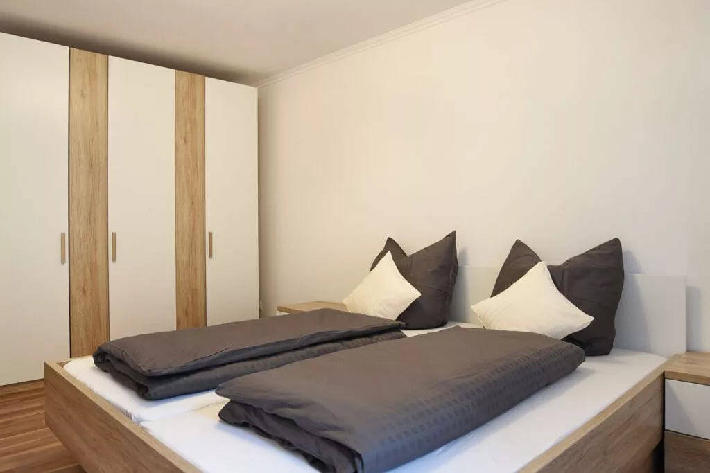 140959-Bedroom