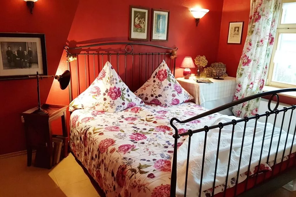 51804-Bedroom