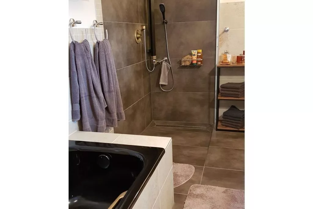 51804-Bathroom