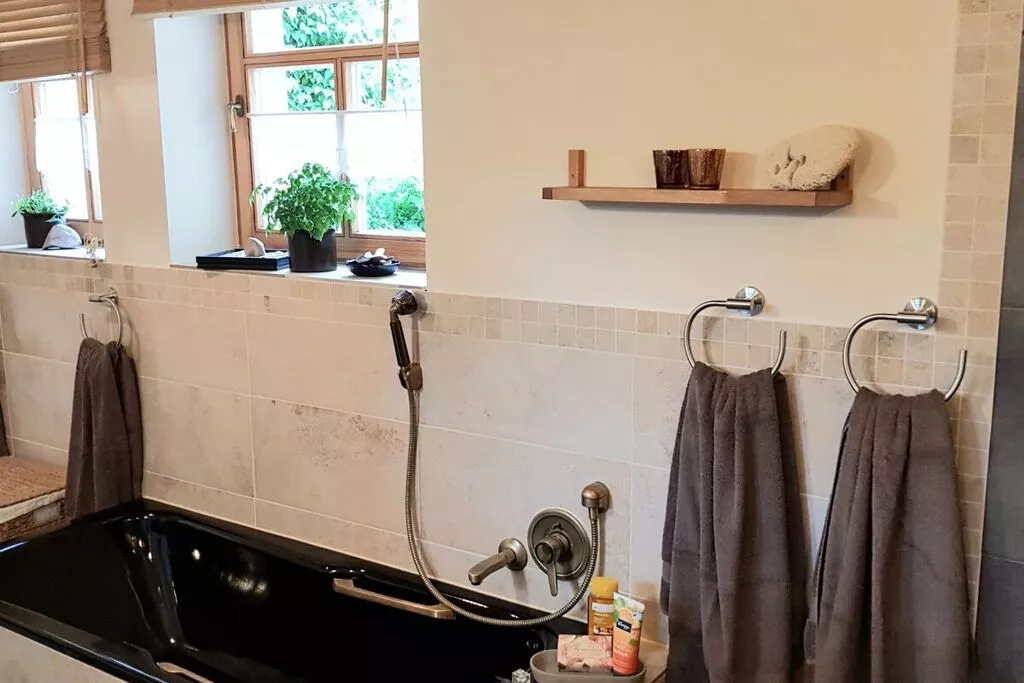 51804-Bathroom
