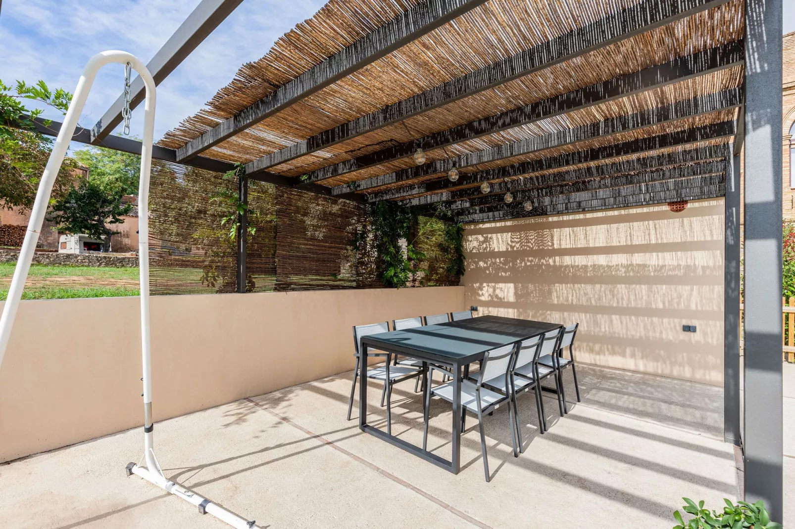 Casa con piscina en Vulpellac-Terrace balcony