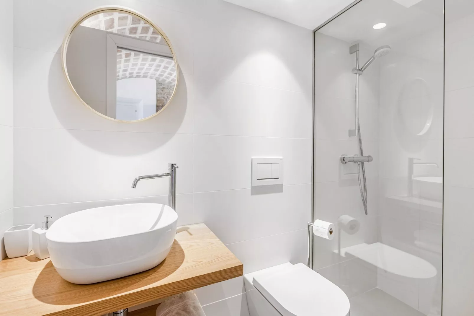 Casa con piscina en Vulpellac-Bathroom