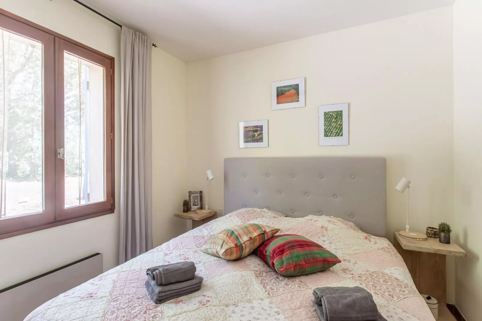 Les Roses-Bedroom