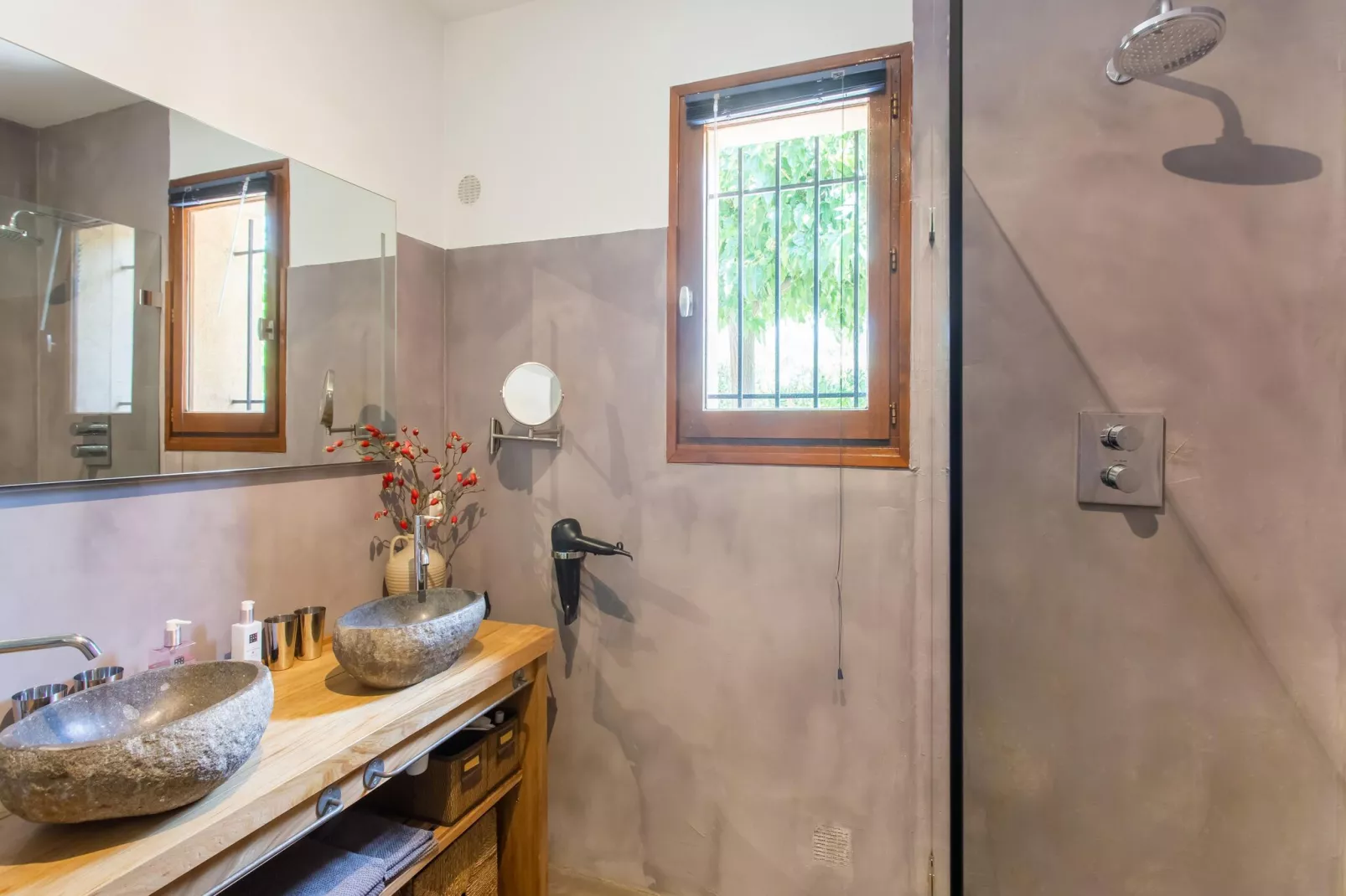 Les Roses-Bathroom