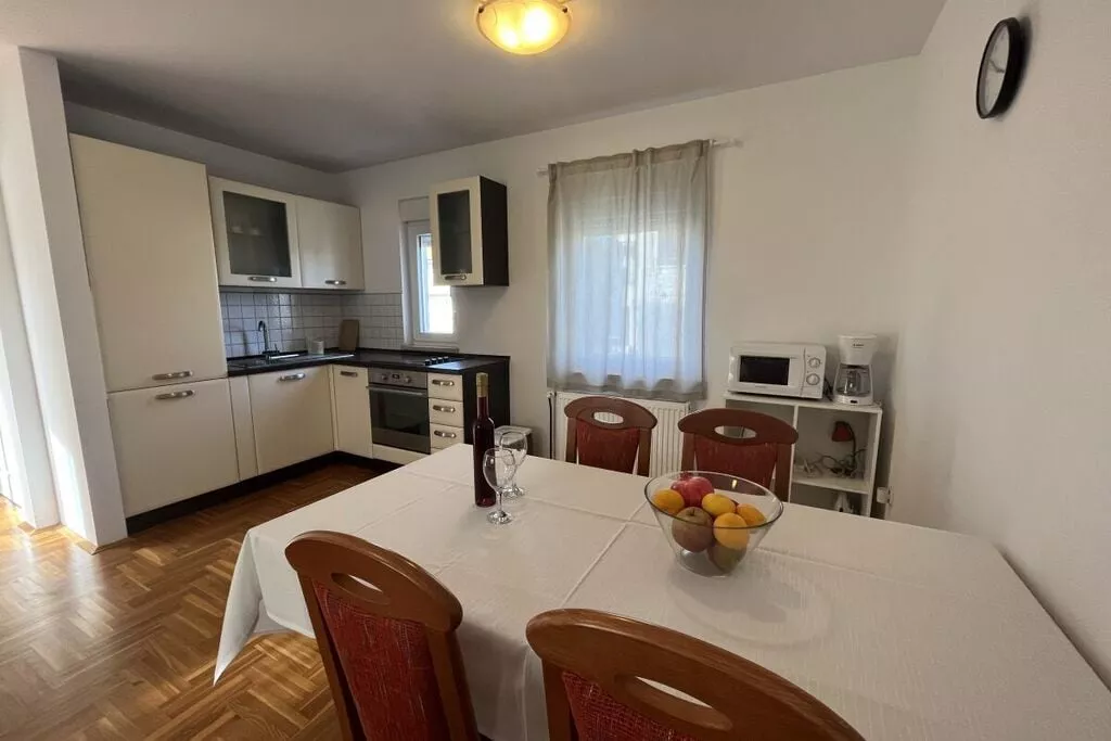 66652-Kitchen