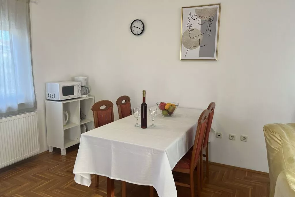 66652-Kitchen
