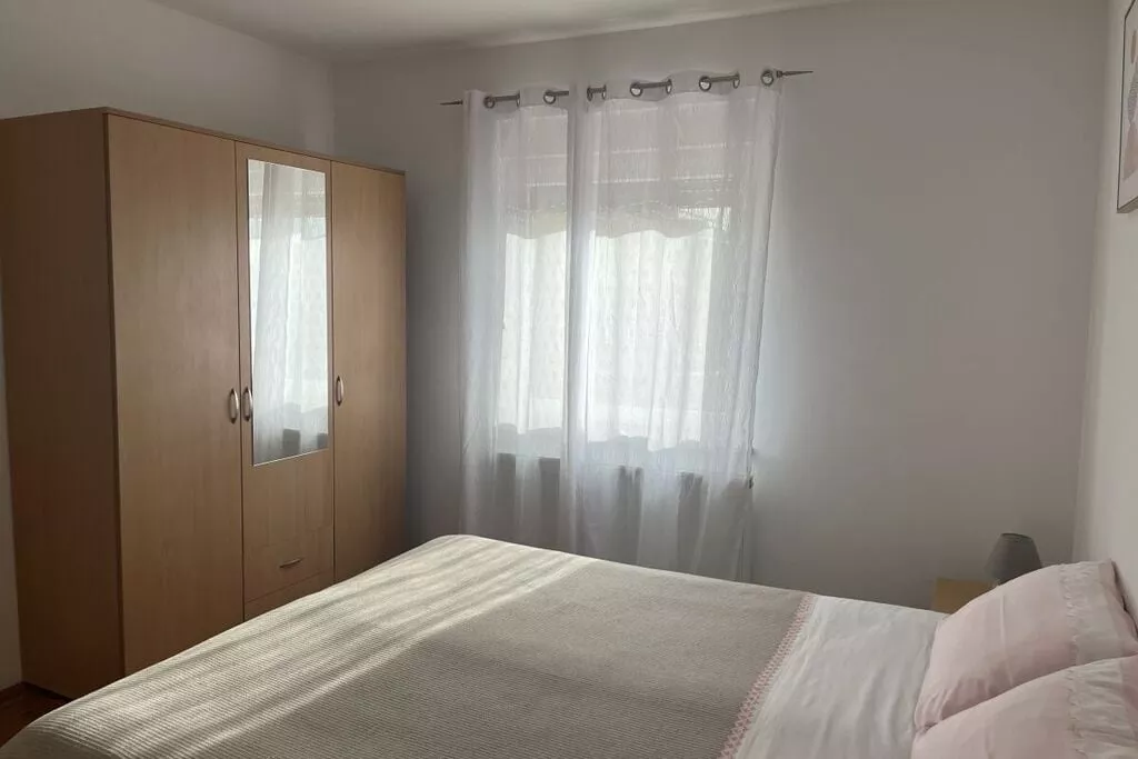 66652-Bedroom