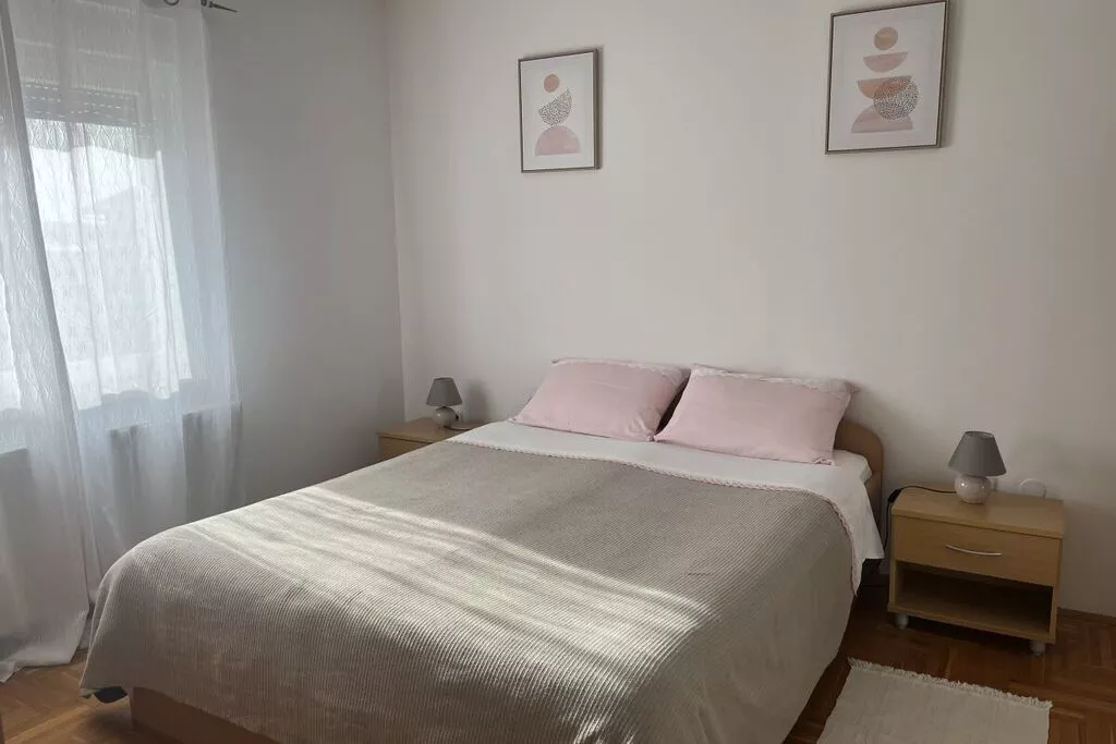 66652-Bedroom