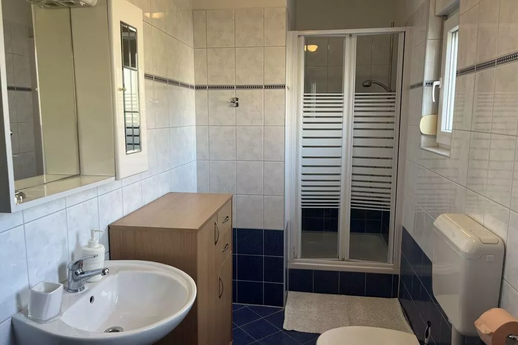 66652-Bathroom