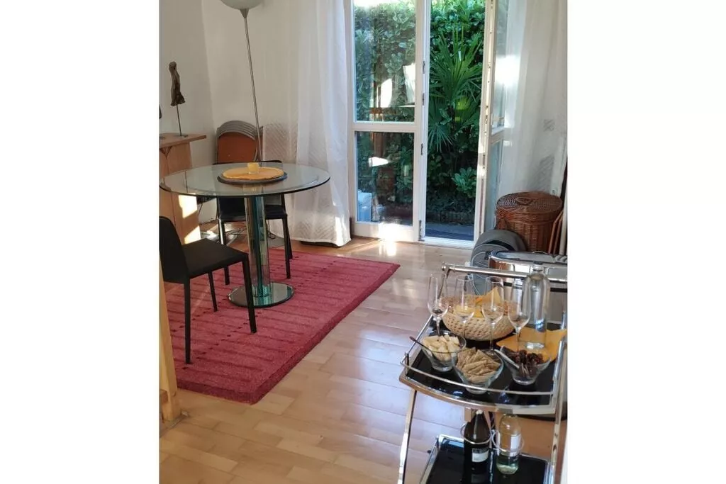 137094-Dining room