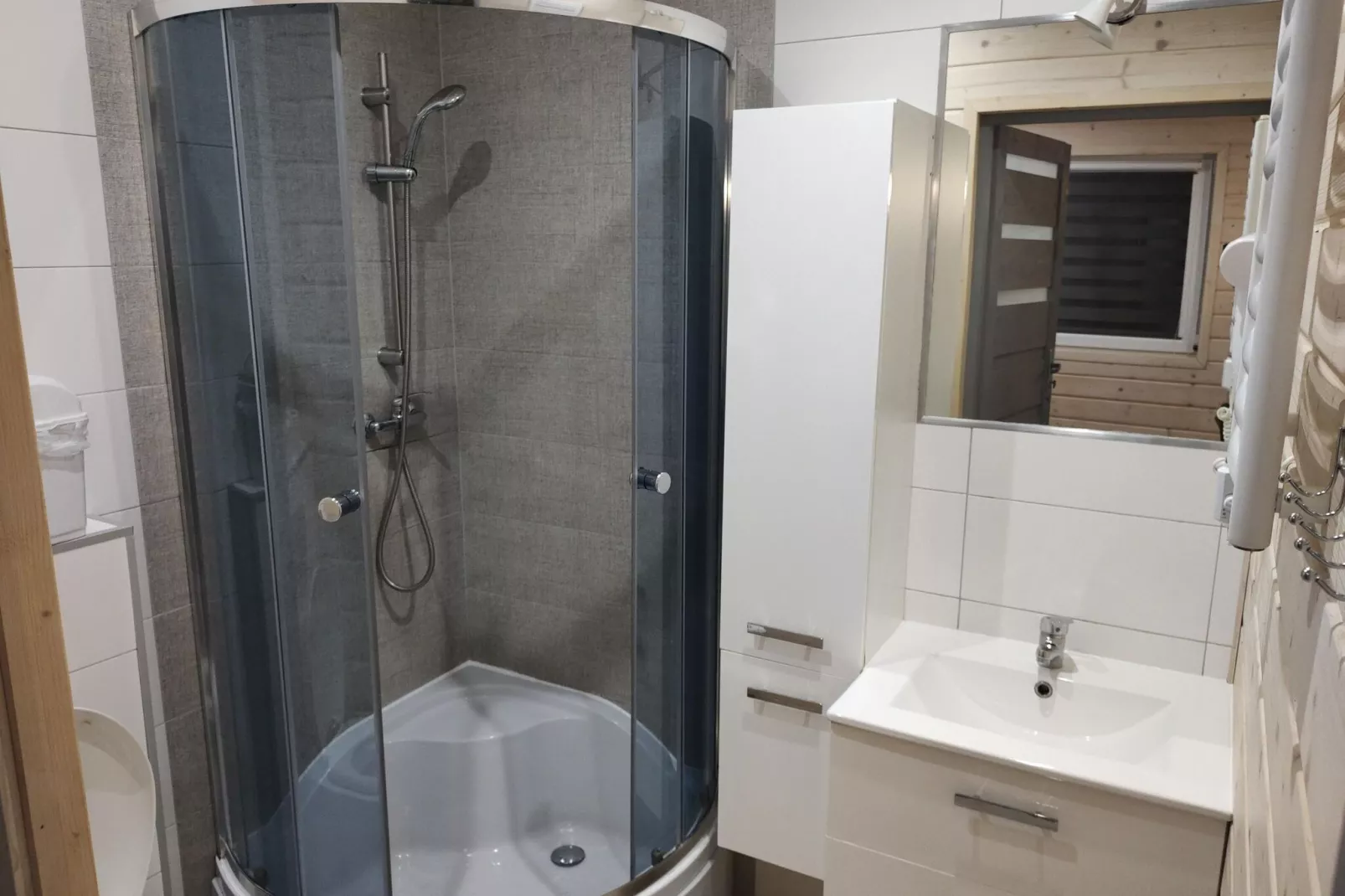 Domki piętrowe dla 8 osób-Bathroom