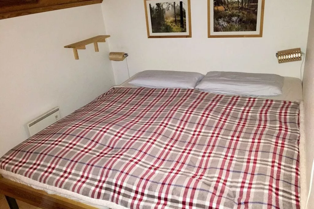 135295-Bedroom