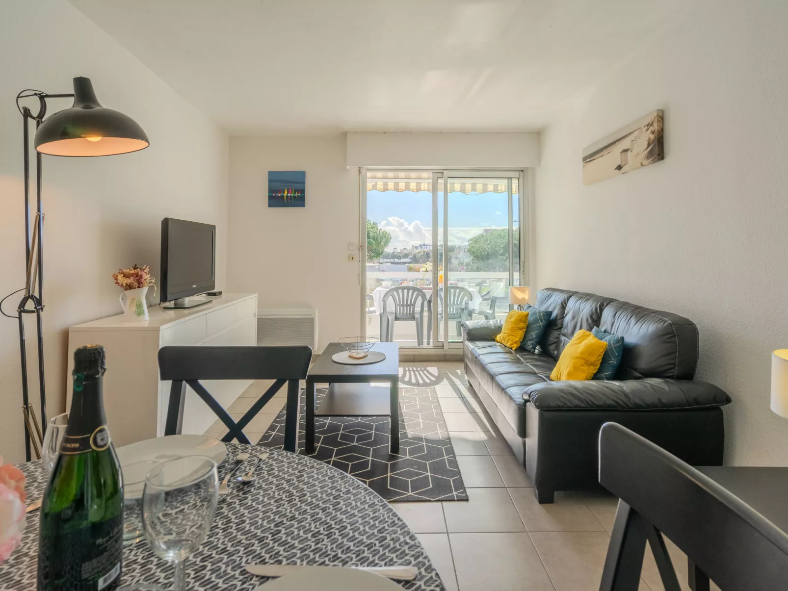 La Plage-Inside