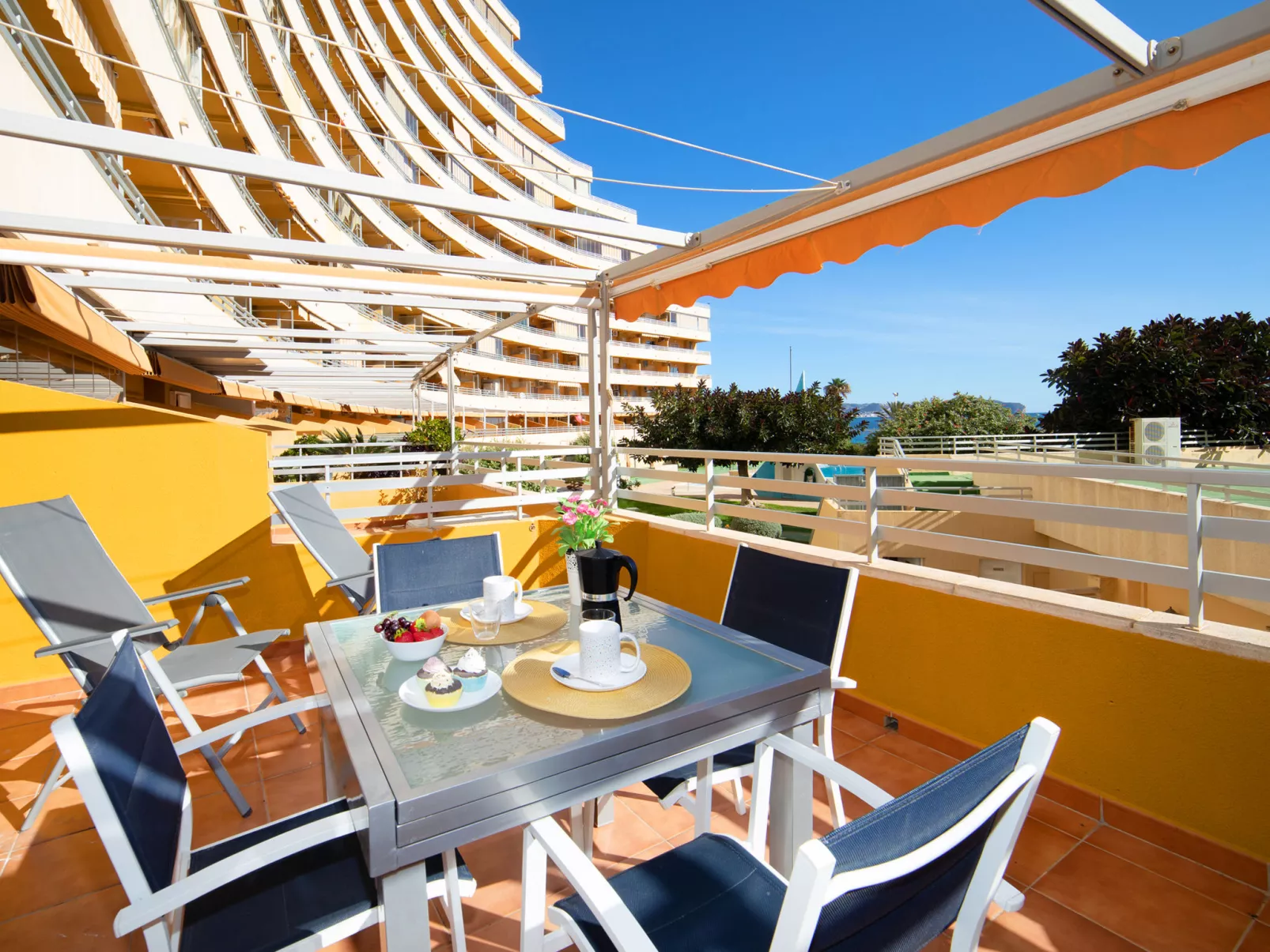 Voramar-Outside