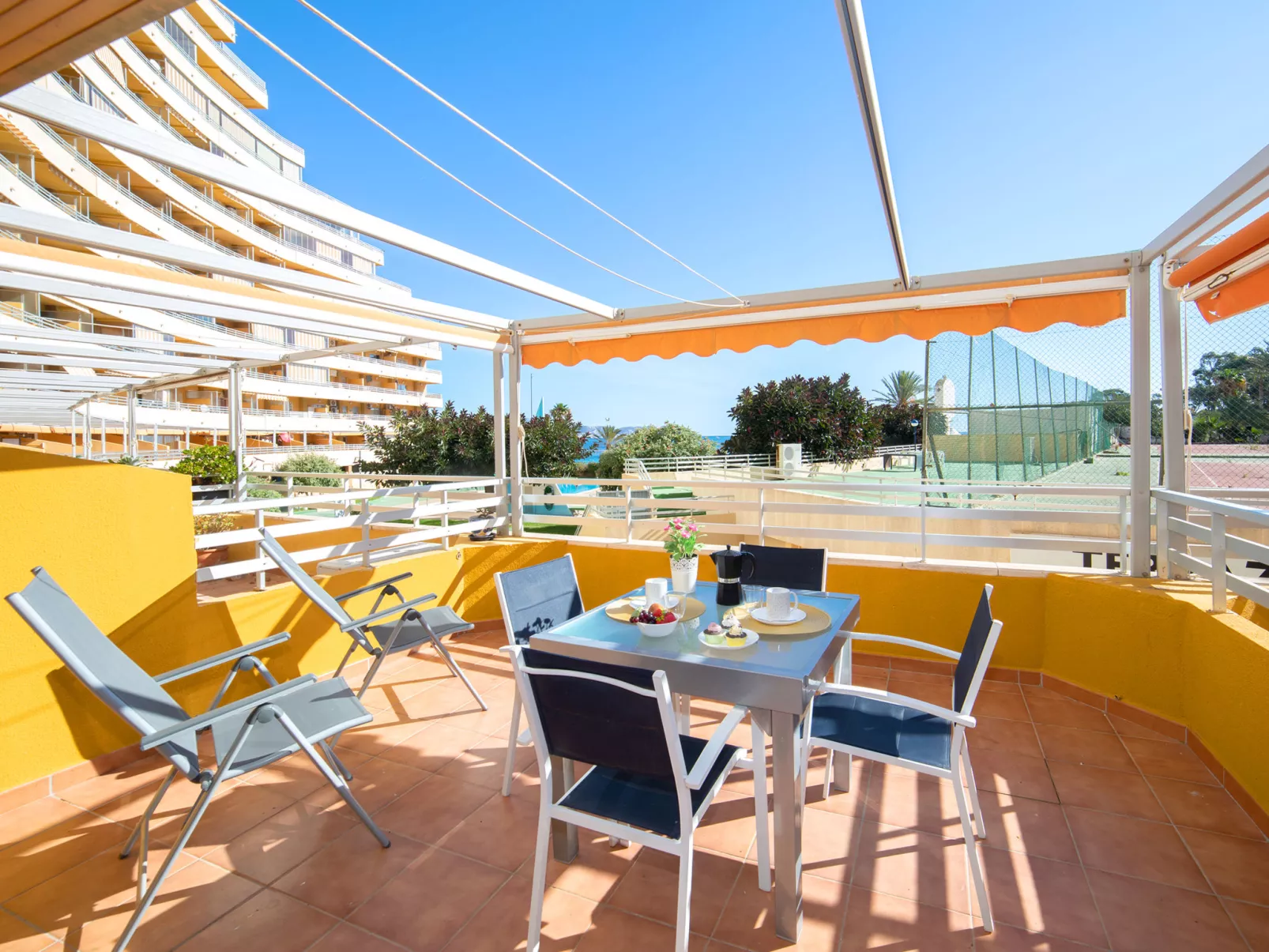 Voramar-Outside
