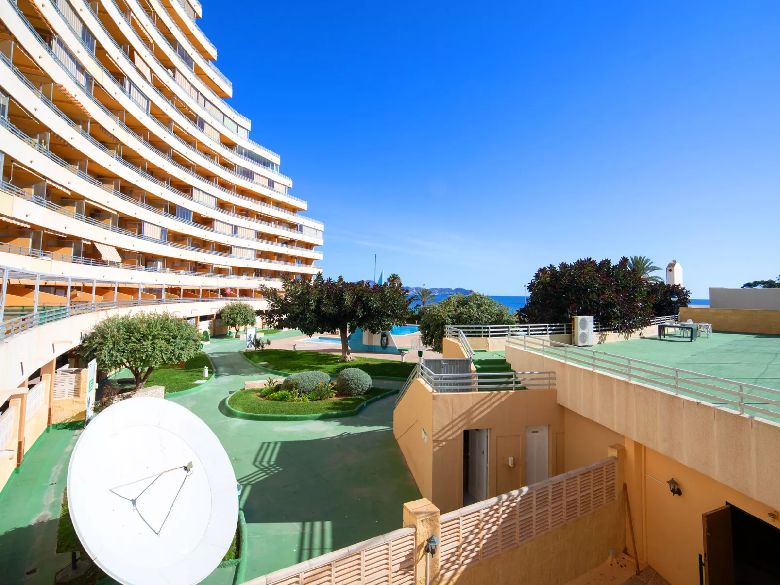Voramar-Outside