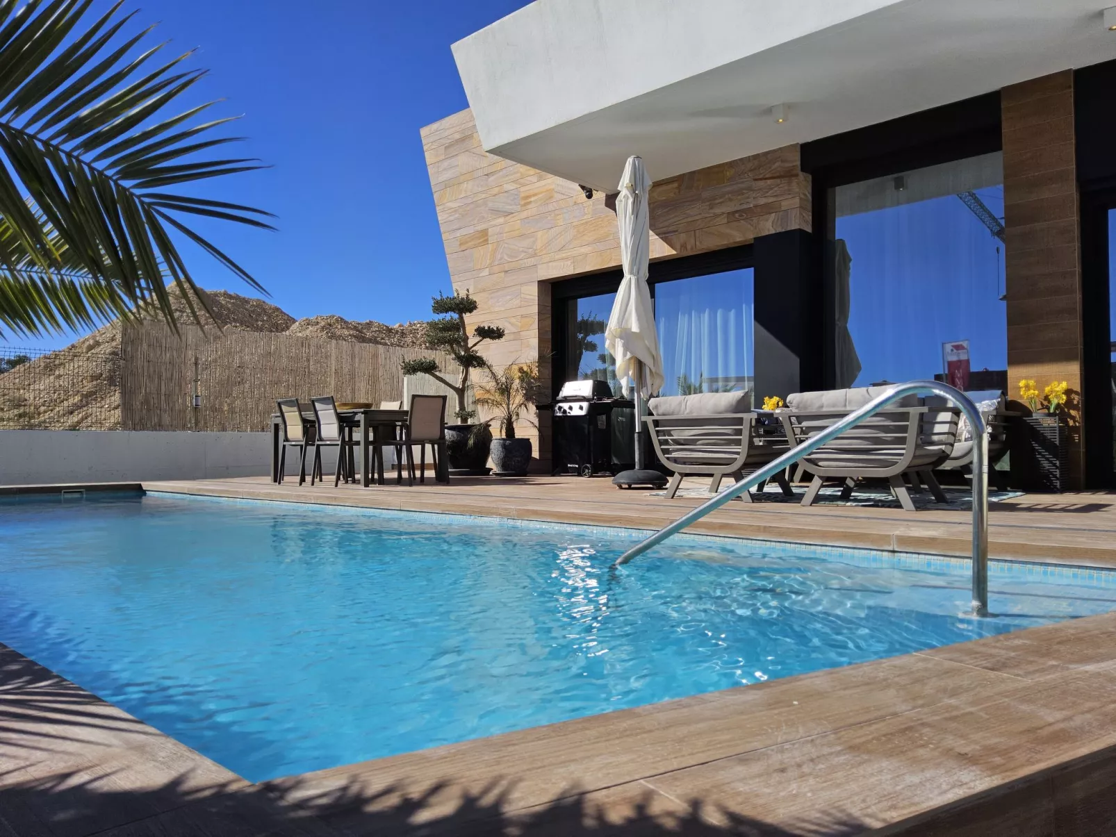 Benidorm Eudaimonia-Outside