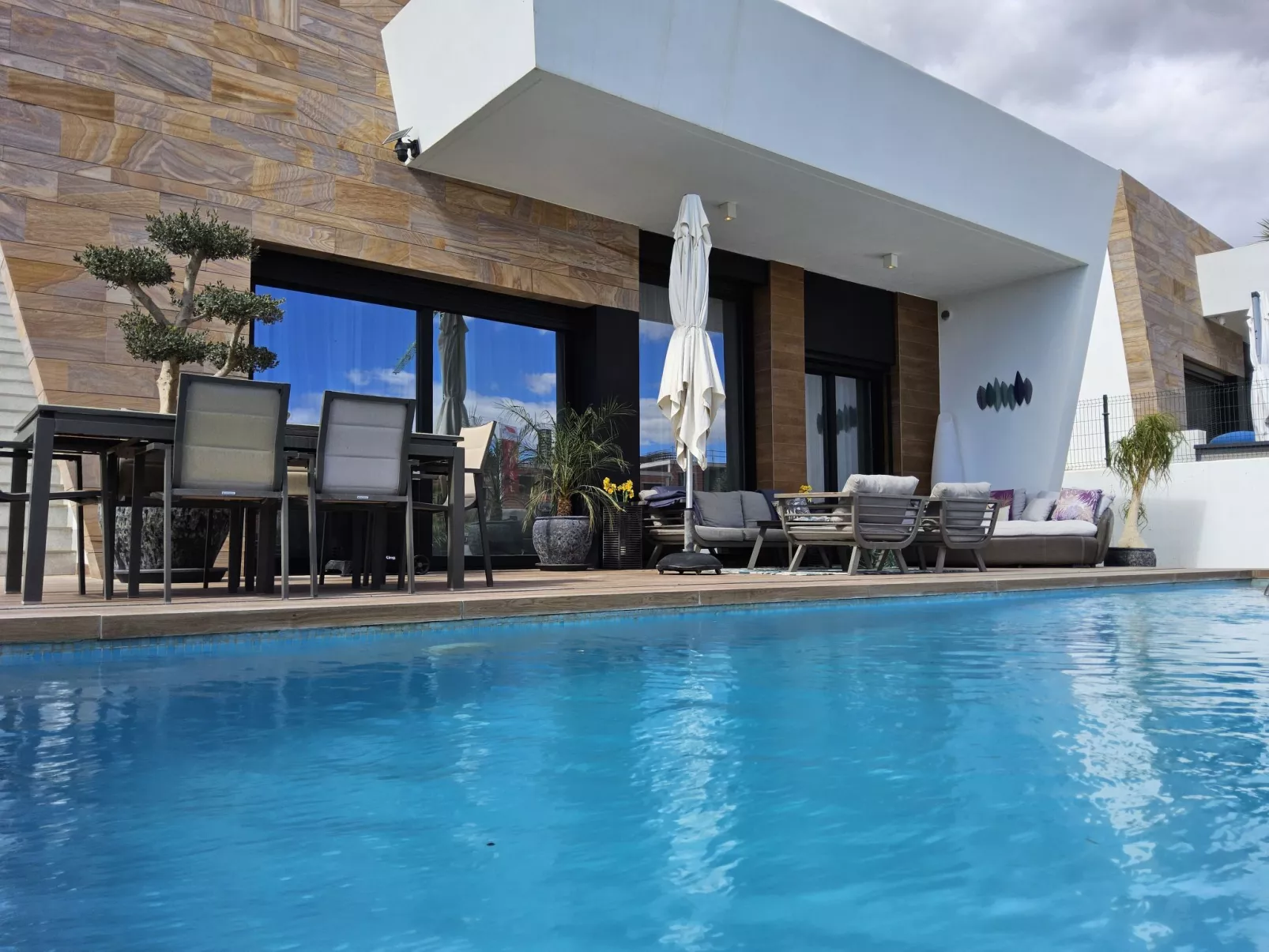 Benidorm Eudaimonia-Outside