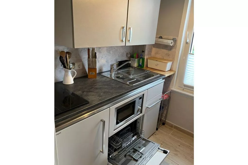 22095-Kitchen