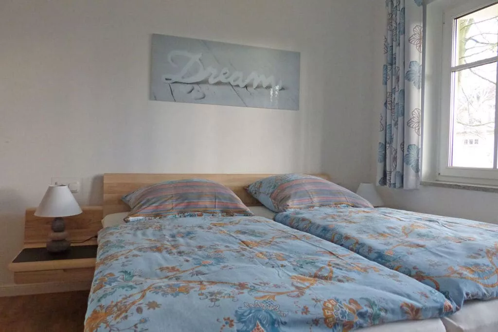 165869-Bedroom
