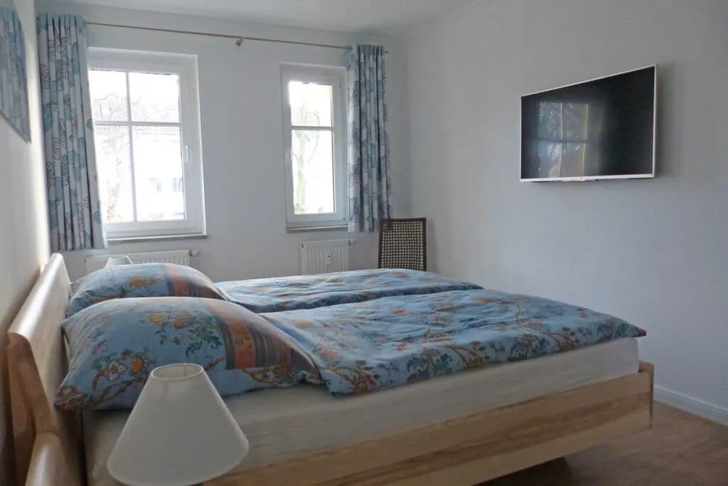 165869-Bedroom